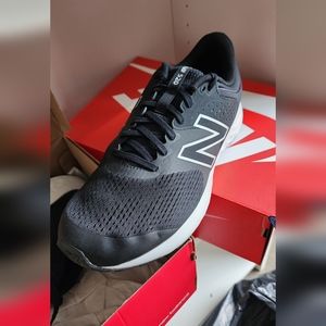 MENS NEW BALANCE M520 10.5 Wide NIB Black